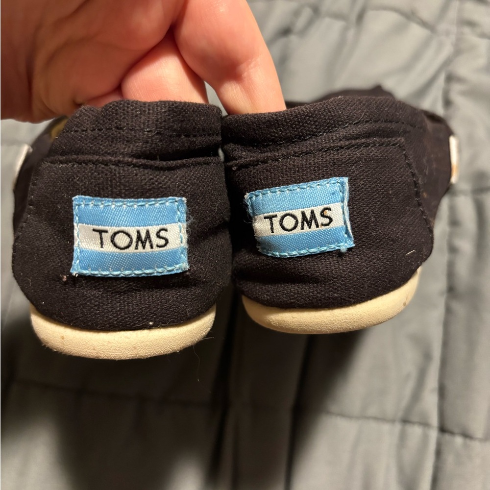 TOMS Women’s Classic Black Shoes Size 7 - Picture 3 of 10